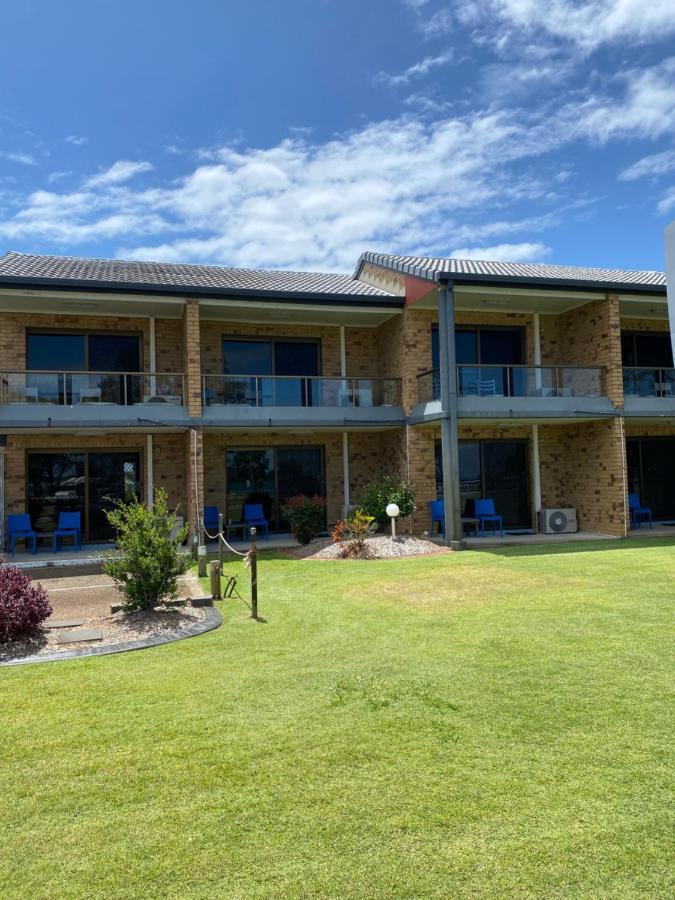 Bribie Waterways 3*